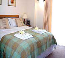 2 photo hotel OAKWOOD BOW LANE APTS, London, England