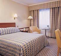 2 photo hotel HOLIDAY INN REGENTS PARK, London, England